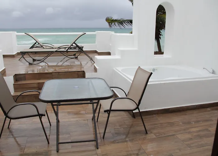 Pelicano - Beachfront Hotel Playa del Carmen