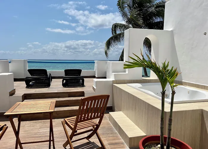 Hotel Pelicano - Beachfront 3*